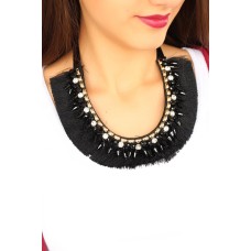 Siyah Püskül Tasarımlı Kadın Yaka Kolye Siyah Püskül Tasarımlı Kadın Yaka Kolye