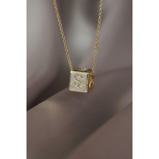 Küp Model Gold Renk Zirkon Taşlı Ş Harfli Kolye Küp Model Gold Renk Zirkon Taşlı Ş Harfli Kolye