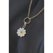 Yeni Sezon Papatya Tasarımlı Kolye Yeni Sezon Papatya Tasarımlı Kolye