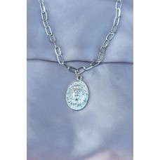 Gümüş Metal Aslan Figürlü Madalyon Kolye Gümüş Metal Aslan Figürlü Madalyon Kolye