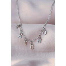 Yeni Sezon Psycho Yazılı Gümüş Renk Sallantılı Kadın Kolye Yeni Sezon Psycho Yazılı Gümüş Renk Sallantılı Kadın Kolye