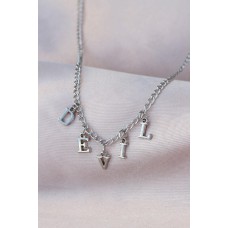 Yeni Sezon Devil Yazılı Gümüş Renk Sallantılı Kadın Kolye Yeni Sezon Devil Yazılı Gümüş Renk Sallantılı Kadın Kolye