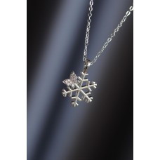 Gümüş Metal Kelebek Detaylı Kar Tanesi Figürlü Zirkon Taşlı Kadın Kolye Gümüş Metal Kelebek Detaylı Kar Tanesi Figürlü Zirkon Taşlı Kadın Kolye