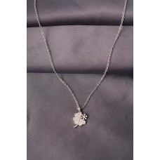 Gümüş Renk Metal Zirkon Taş Yonca Tasarımlı Kadın Kolye Gümüş Renk Metal Zirkon Taş Yonca Tasarımlı Kadın Kolye