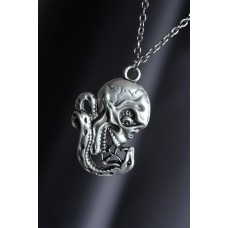 Yılanlı Kuru Kafa Model Gümüş Renk Metal Zincirli Erkek Kolye Yılanlı Kuru Kafa Model Gümüş Renk Metal Zincirli Erkek Kolye