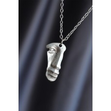 Yüz Model Gümüş Renk Metal Zincirli Erkek Kolye Yüz Model Gümüş Renk Metal Zincirli Erkek Kolye